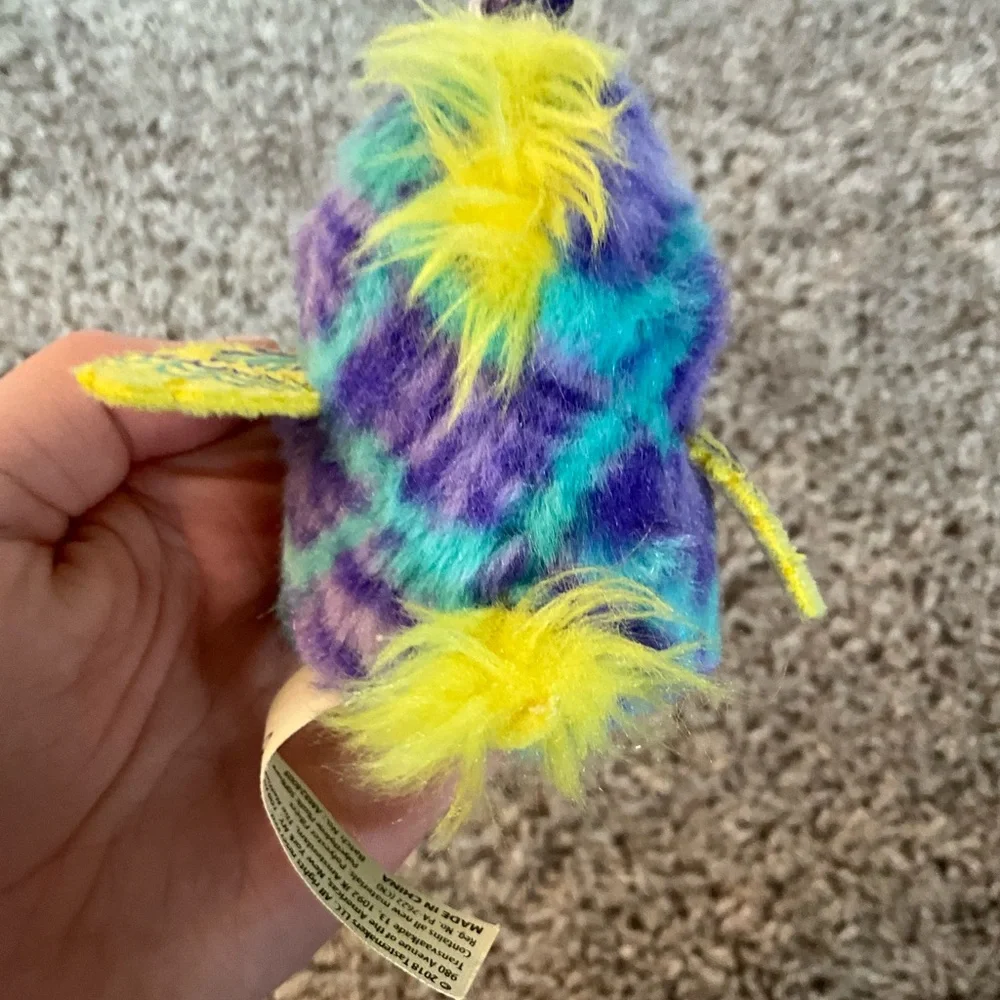 Tie-dye llama - Picture 9 of 10